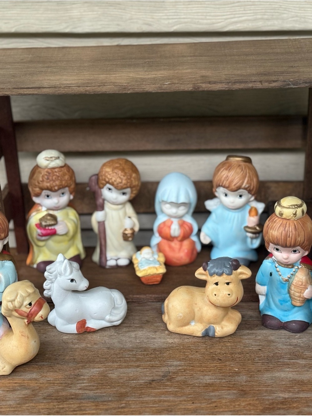 VTG 1970s porcelain nativity set with musical box (works!)